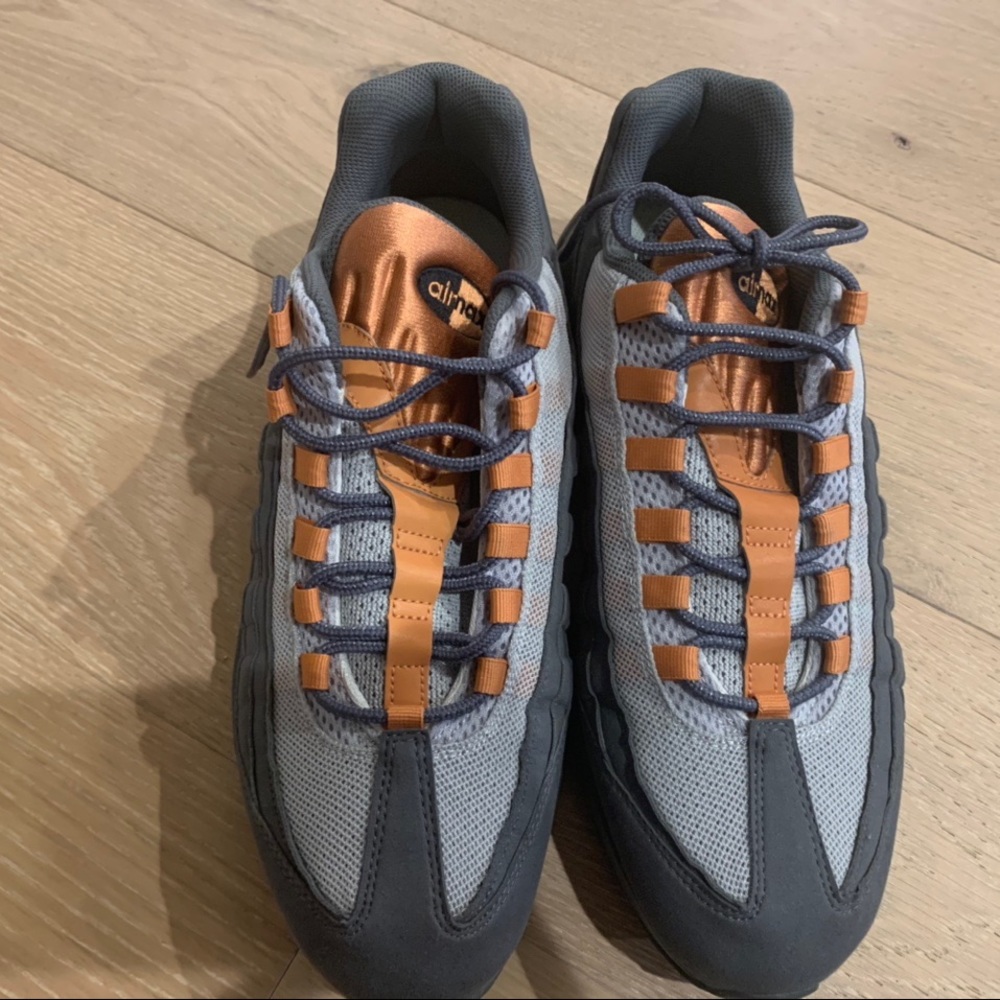 Sneaker